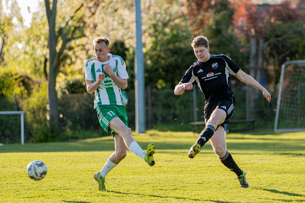 Fußball I Herren I Saison 2025-2026 I Bezirksliga Weser-Ems 4 I 15. Spieltag I TuS Lutten - GW Brockdorf I 07803 | jns.sportfotos - Realisiert mit Pictrs.com