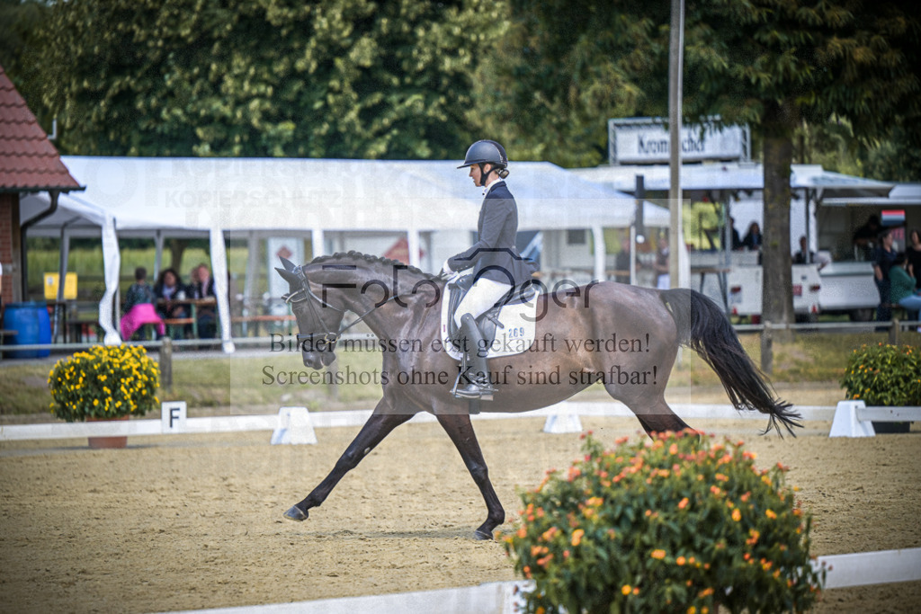DOS_5017 | Entdecke hochwertige Reitturnierfotos von Foto Oger. Professionell, emotional und authentisch – jetzt Lieblingsmomente im Shop bestellen.Deutschlandweite Turnierfotografie. - Realisiert mit Pictrs.com