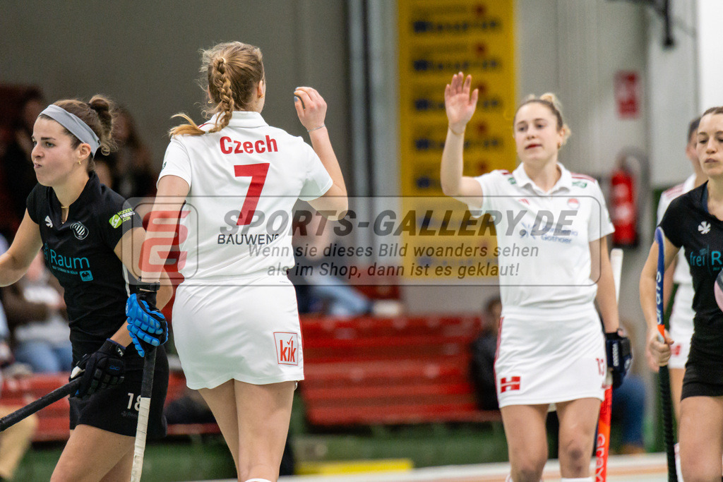 SFE_20250112_0100 | Köln, Deutschland, 12.01.2025:  ßHockey 1. Bundesliga Damen Rot-Weiss Köln - Schwarz-Weiß Köln im KTHC Stadion Rot-Weiss Köln Tennis and Hockey Club am 12.01.2025 in Köln, Deutschland. (Foto von Stephan Fehrmann)Köln, Germany, 12.01.2025: ßHockey 1. Bundesliga Damen Rot-Weiss Köln - Schwarz-Weiß Köln in KTHC Stadion Rot-Weiss Köln Tennis and Hockey Club at 12.01.2025 in Köln, Deutschland. (Foto from Stephan Fehrmann)