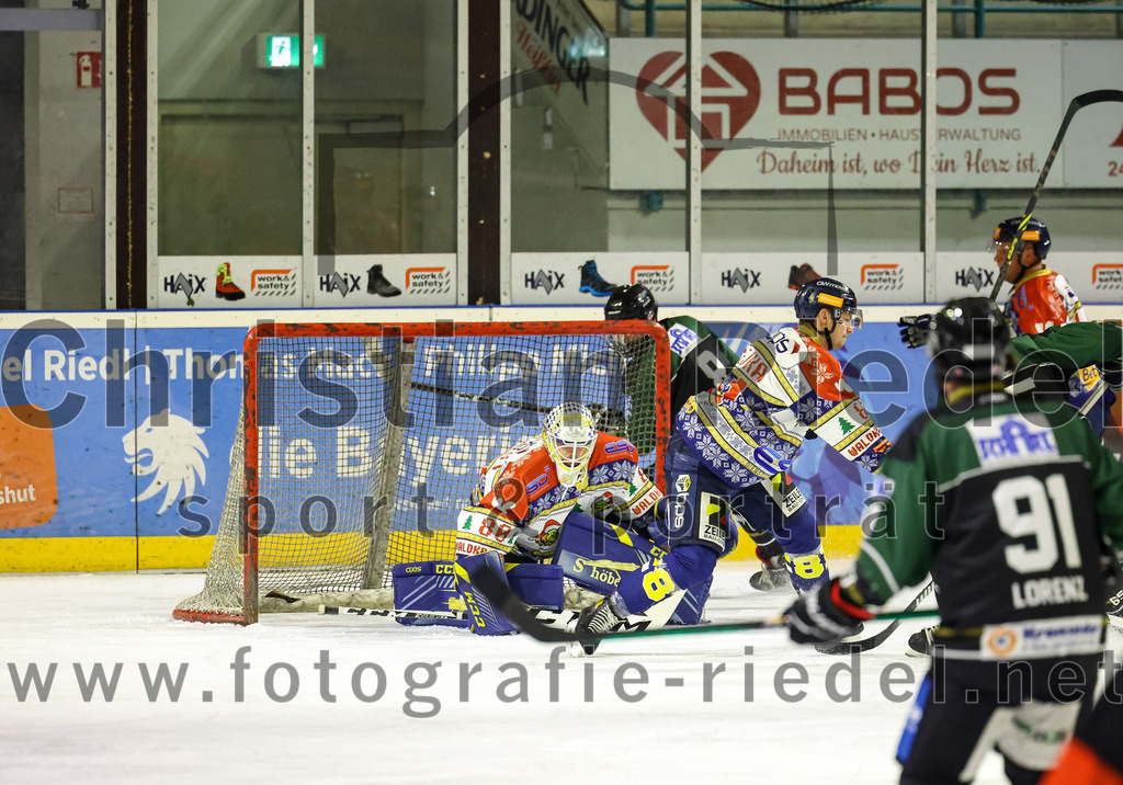 2022-12-09_037_TSV_Erding_gegen_EHC_Waldkraiburg | Erding, Deutschland, 09.12.2022:
Eishockey, Bayernliga 2022 / 2023, 19. Spieltag, TSV Erding gegen EHC Waldkraiburg, Endergebnis: 9:2

Torwart Kevin Yeingst (EHC Waldkraiburg, #80)

Foto: Christian Riedel / fotografie-riedel.net