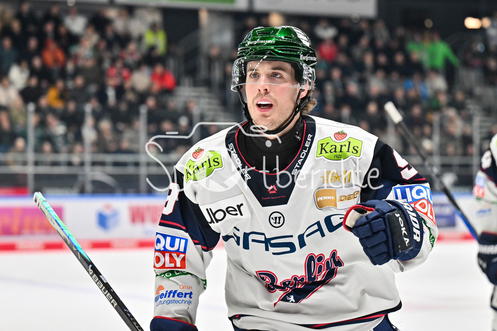 Augsburger Panther - Eisbären Berlin | AUGSBURG, GERMANY - 27. JANUARY: Jubel der Gäste nach dem Treffer zum 0-1 durch Ty RONNING (Eisbären Berlin 9) / Tor / Torschuetze / Freude / Happy während dem Match zwischen den Augsburger Panthern und den Fischtown Pinguins am 43. Spieltag der Penny DEL im Curt Frenzel Stadion