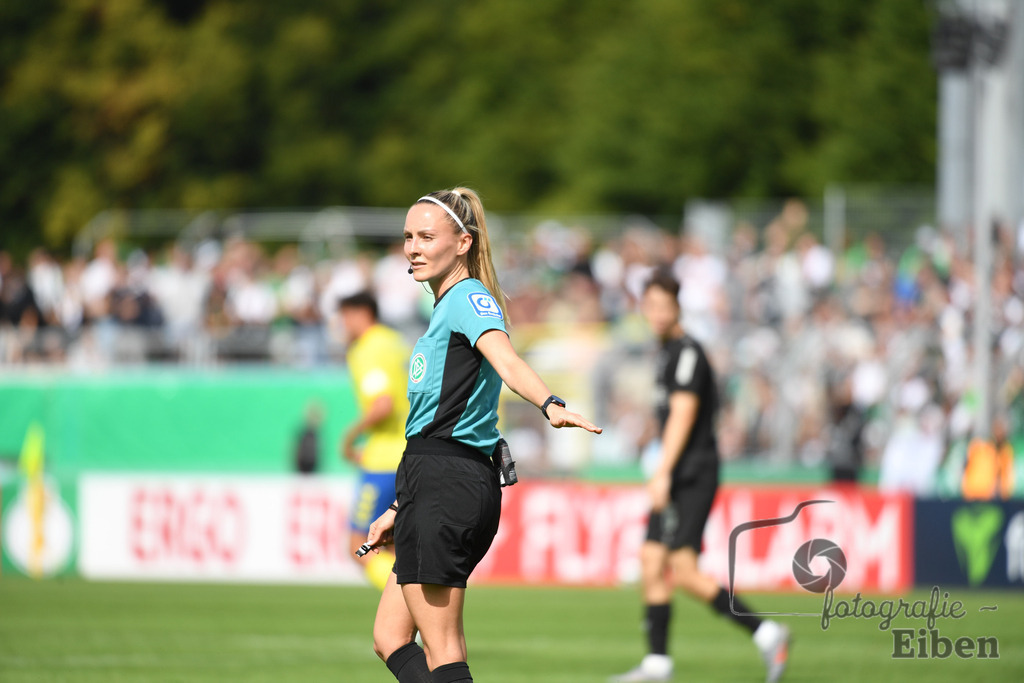 SV Atlas-Delmenhorst-Borussia Mönchengladbach | DFB-Pokal 1. Runde;SV Atlas Delmenhorst (gelb)-Borussia Mönchengladbach (schwarz) am 17.08.2025 in Oldenburg (Marschweg-Stadion), Photo: Philip Eiben 2025 - Realisiert mit Pictrs.com