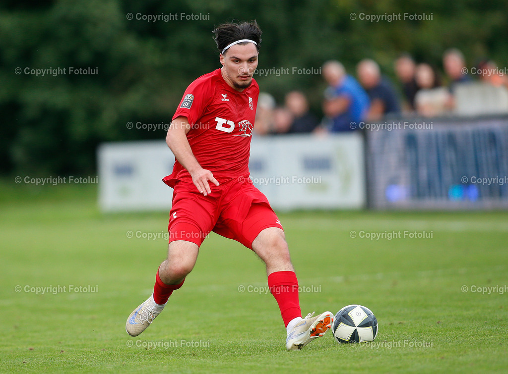 A_LUI_130925_36 | SPORT FUSSBALL LT1 OOE LIGA ASKOE OEDT 1B-UNION EDELWEIß LINZ 13.09.2025 IM BILD: TIUNAHAN SAHAN  (OEDT1B) UND  (EDLWEIßLINZ) FOTO:FOTOLUI