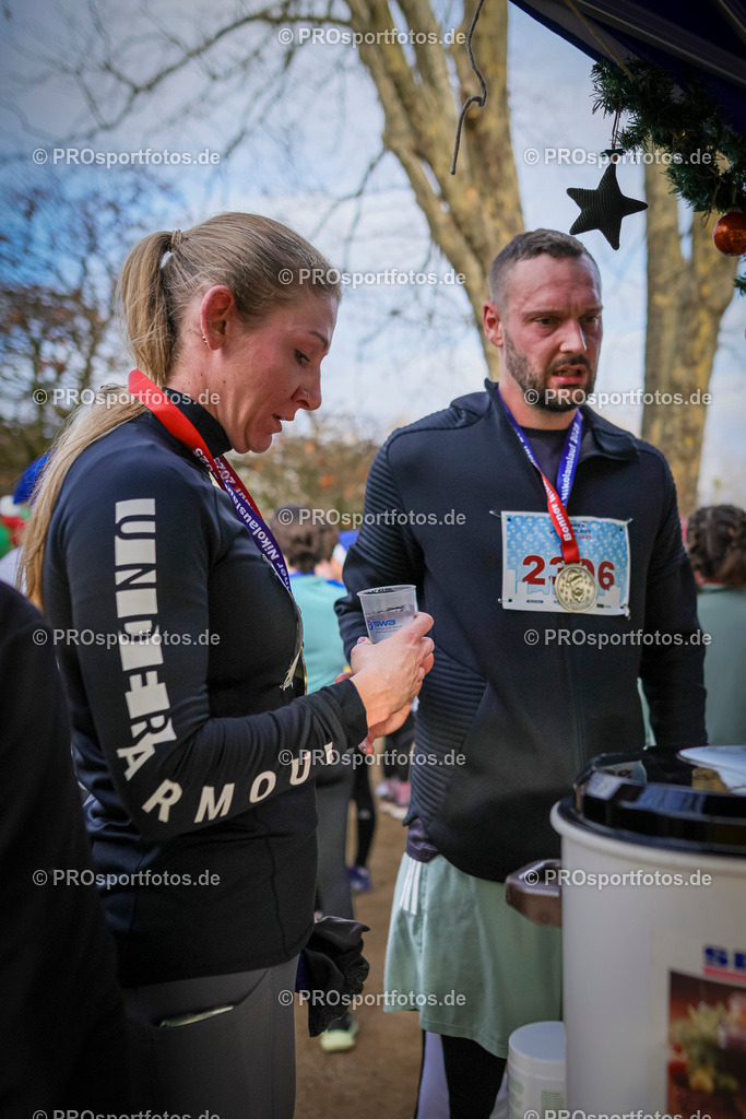 6. Bonner Nikolauslauf; Bonn, 14.12.2025 | Impressionen vom 6. Bonner Nikolauslauf am 14.12.2025 in Bonn (Nordrhein-Westfalen). 