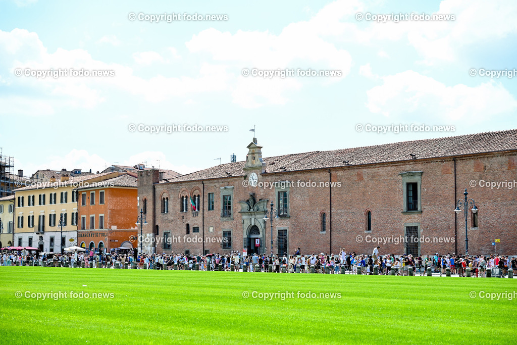 Italien_ Toscana_ Pisa_ 28.05.2024-66 | 28.05.2024, Italien, ITA, Toskana, Pisa im Bild Stadtansichten, Gebäude, Architektur, Touristen, Historisch, Souvenier, Turm, Dom, Piazza, schief


Pisa ist eine Stadt in Italien, gelegen in der Toskana am Arno. Wahrzeichen ist der als Schiefer Turm von Pisa bekannte Campanile des Doms auf der Piazza dei Miracoli im Norden des Stadtzentrums. 
Quelle: Wikipedia
