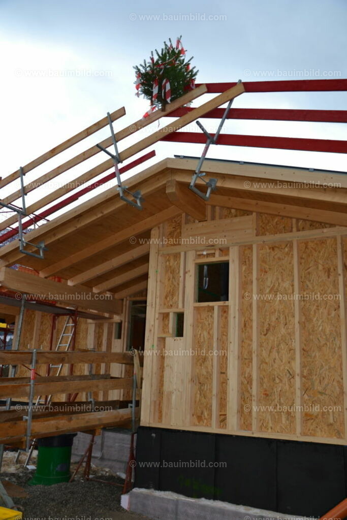 bib-lg09-holzbau-0203 | Nach LV-Leistungsgruppen sortierte Detailfotos über den Bau eines Hauses. Alle Hausbau-Bilder direkt vom Urheber und Autor der Website Haus-Selber-Bauen.com