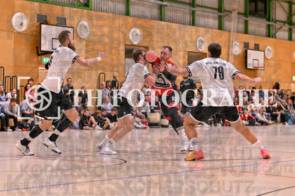 GER, SG Maulburg/Steinen - HSG Dreiland, Handball, Landesliga Suedbaden, 4. Spieltag, Saison 2024/2025, 12.10.2024 | Andre Leuchtmann (SG Maulburg/Steinen, #13) im Duell. Im Bild Felix Himmel (HSG Dreiland, #79)GER, SG Maulburg/Steinen - HSG Dreiland, Handball, Landesliga Suedbaden, 4. Spieltag, Saison 2024/2025, 12.10.2024Foto: TH Fotografie/Thomas Hess