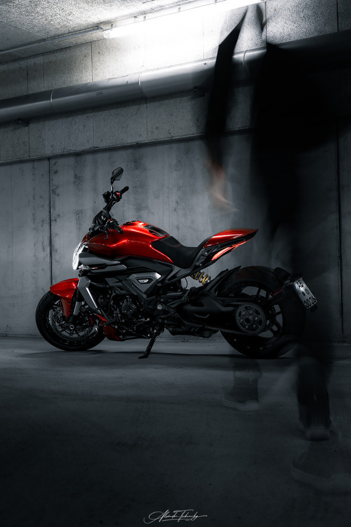 Ducati xDivael V4 | Entdecken Sie die faszinierende Welt von Alexander Tschuncky Arts: Kreative Fotografie, atemberaubende Automobilkunst und hochwertiger Bilderdruck. Lassen Sie sich inspirieren! - Realisiert mit Pictrs.com