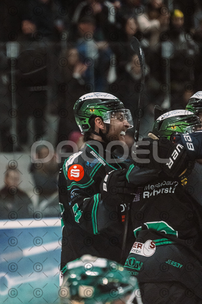 Alligators_vs_Erding_12_12_2025-127 | Höchstadt Alligators Fotogalerie: Eishockey-Action aus Franken. Professionelle Spielfotos, Portraits & Stadionbilder zum Download. Jetzt entdecken! - Realisiert mit Pictrs.com