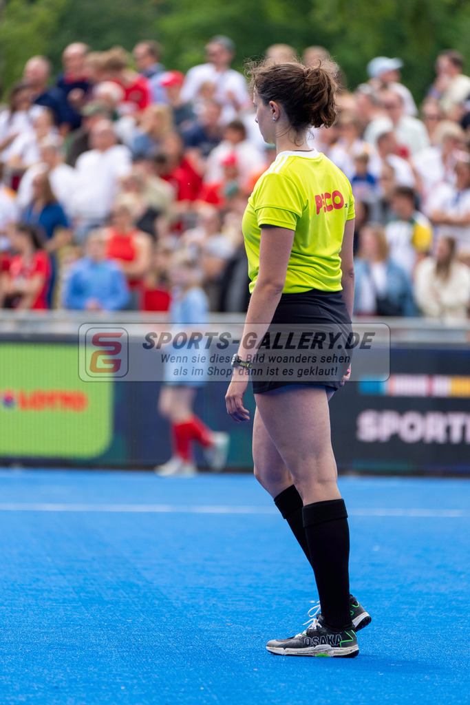 Final4_20250601-1156-HK108353 | Krefeld, Deutschland, 01.06.2025:  Feldhockey Final4 2025 – „Deutsche Feldhockey-Meisterschaften 2025“ Harvestehuder HTC - Düsseldorfer HC (Finale Damen) im Gerd-Wellen-Hockeyanlage am 01.06.2025 in Krefeld, Deutschland. (Foto von Kramhöller/Fehrmann/Kaste)Krefeld, Germany, 01.06.2025: Feldhockey Final4 2025 – „Deutsche Feldhockey-Meisterschaften 2025“ Harvestehuder HTC - Düsseldorfer HC (Finale Damen) in Gerd-Wellen-Hockeyanlage at 01.06.2025 in Krefeld, Deutschland. (Foto from Kramhöller/Fehrmann/Kaste)