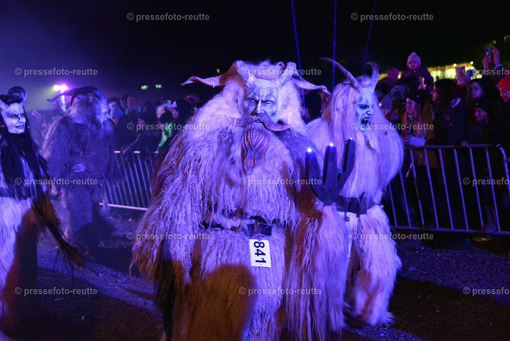 news-2022-Dez03-Krampusumzug-Reutte-WTV_6041 | Info aus dem Bezirk Reutte/Ausserfern Tirol sowie eine umfangreiche Bilddatenbank über die gesamte Region: Lechtal, Talkessel Reutte, Tannheimertal, Zwischentoren. Lech, Plansee, Zugspitze, Grenztunnel, B179, Fernpassstraße, Verkehr, Lawinen, Tradition, - Realisiert mit Pictrs.com