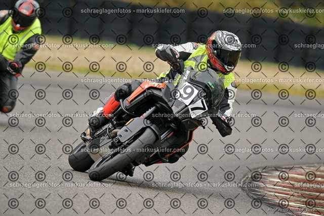 25bt05-1111 | markuskiefer.com - Realisiert mit Pictrs.com