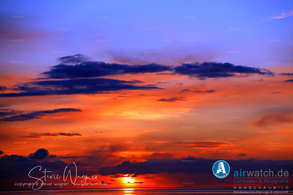 Nordsee, Nordfriesland, Beltringharderkoog, Luettmoorsee, Holmer Siel | Nordsee Sonnenuntergang Wattenmeer - Der Sonnenuntergang über dem Wattenmeer ist ein spektakulärer Anblick, der oft bei Ebbe bestaunt wird. Hier sind einige Orte, an denen Sie den Sonnenuntergang über dem Wattenmeer erleben können: Beltringharderkoog, Luettmoorsee, Holmer Siel