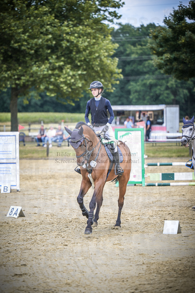 DOS_9844 | Entdecke hochwertige Reitturnierfotos von Foto Oger. Professionell, emotional und authentisch – jetzt Lieblingsmomente im Shop bestellen.Deutschlandweite Turnierfotografie. - Realisiert mit Pictrs.com