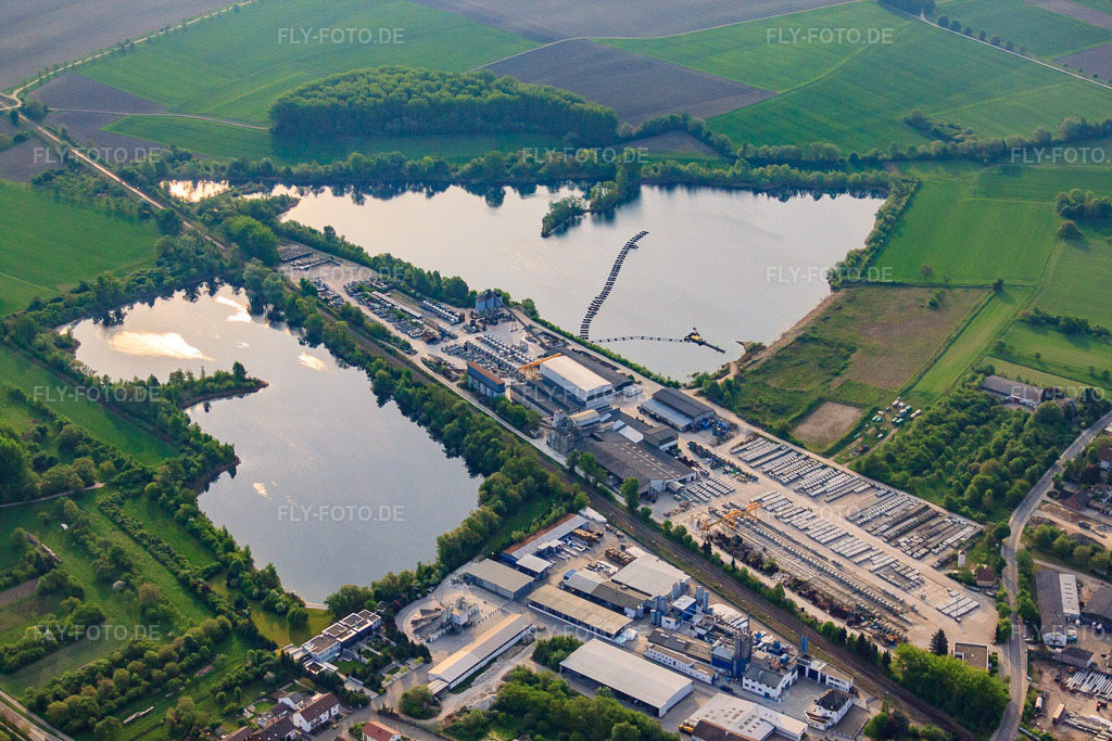 Luftbild: BERDING BETON GmbH am Vettersee und Schäfersee im Ortsteil Rheinsheim in Philippsburg im Bundesland Baden-Württemberg in Deutschland. Foto: IMG_40414.jpg vom 24.04.2011 durch Werner Riehm/FLY-FOTO.deBERDING BETON