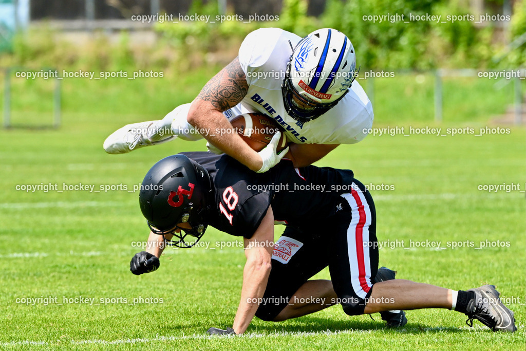 Carinthian Lions vs. Cineplexx Blue Devils | #18 Knees Felix Carinthian Lion, Carinthian Lions vs. Cineplexx Blue Devils, Carinthian Lions vs. Cineplexx Blue Devils am 09.06.2025 in Klagenfurt (ASV Sportplatz), Austria, (Photo by Bernd Stefan)