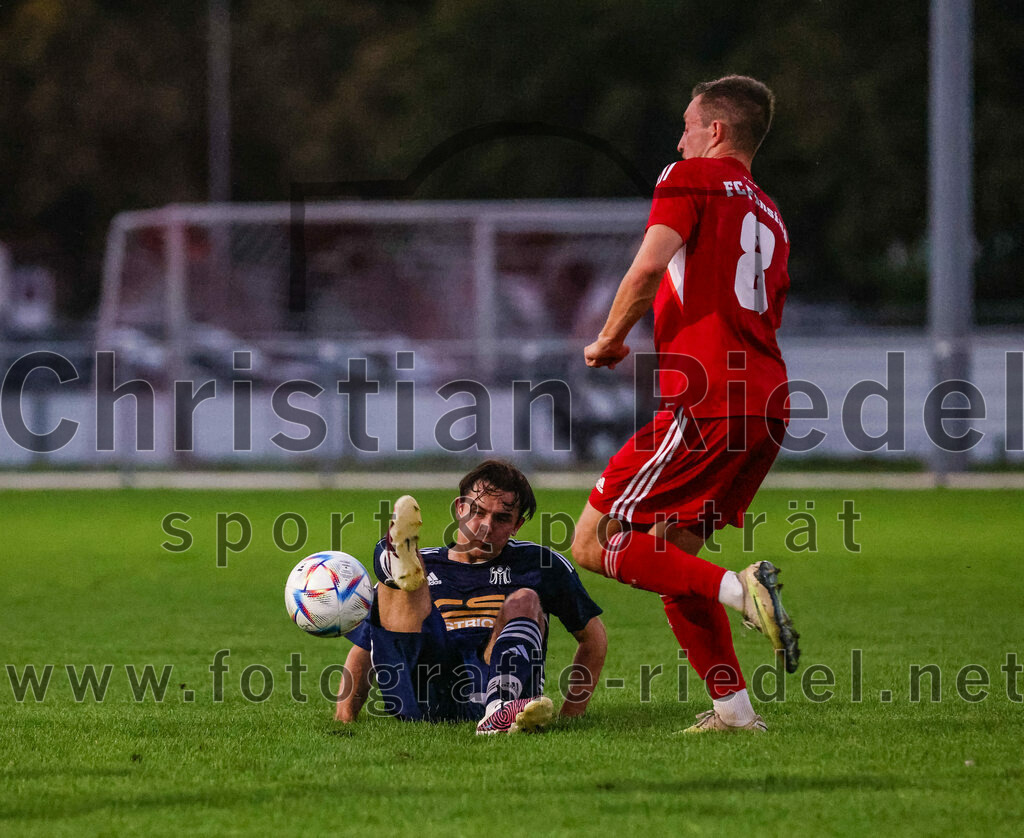 2023-08-22_053_FC_Finsing_gegen_SC_Moosen-Vils | Finsing, Deutschland, 22.08.2023:
Fußball, Kreisliga 2023 / 2024, 5. Spieltag, FC Finsing gegen SC Moosen/Vils, Endergebnis: 5:0

Marko Kaltner (SC Moosen/Vils, #8), Kilian Schmitt (FC Finsing, #8)

Foto: Christian Riedel / fotografie-riedel.net