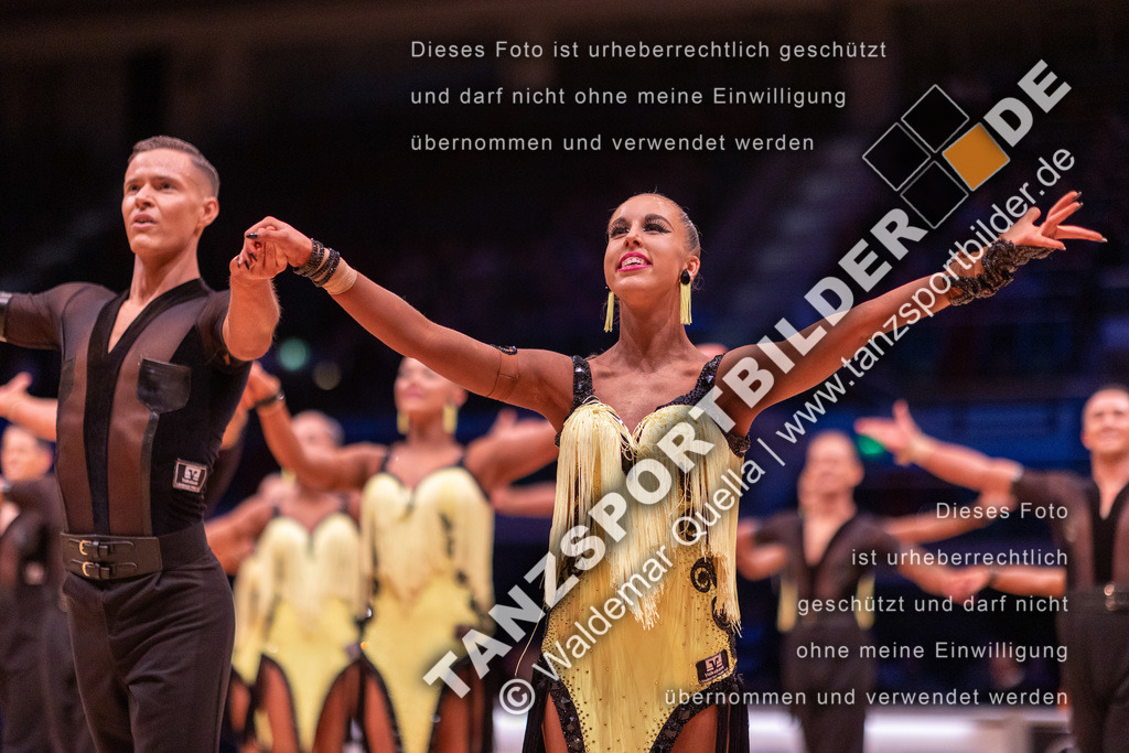 20221112-03158 | Hier finden Sie Tanz Bilder vom Latein und Standard Formationen tanzen. Sportbilder vom Tanzsport. Schöne Fotos und von Weltmeisterschaft, Europameisterschaft, Bundesliga, Regionalliga, Oberliga und Landesliga sowie von GOC Stuttgart, DanceComp, WM Bremen