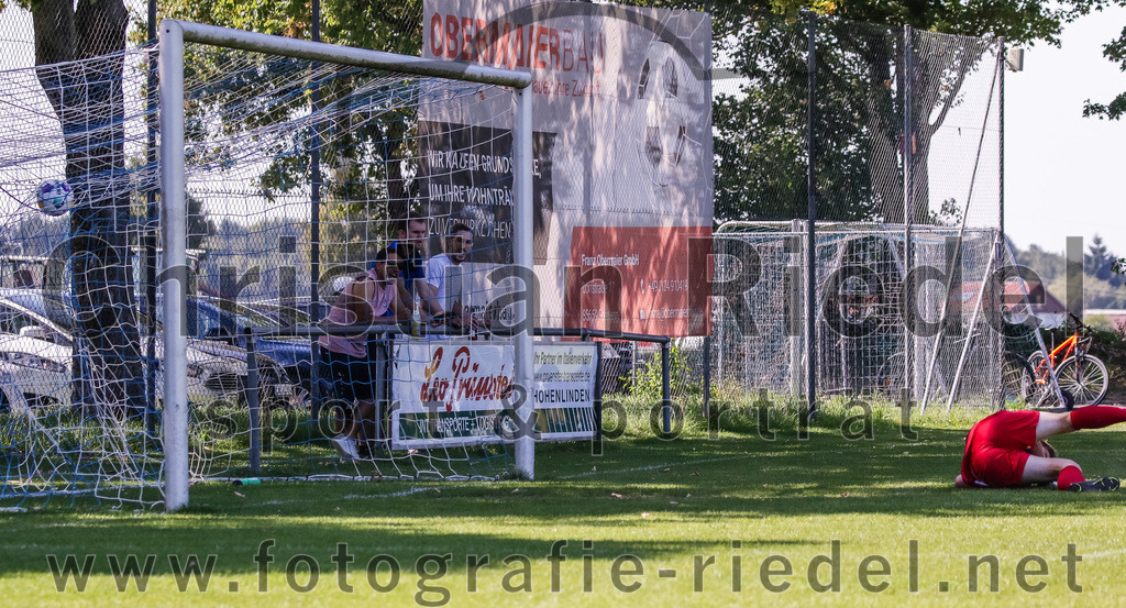 2023-08-20_018_SV_Hohenlinden_gegen_SV_Buch | Hohenlinden, Deutschland, 20.08.2023:
Fußball, A-Klasse 2023 / 2024, 1. Spieltag, SV Hohenlinden gegen SV Bruck, Endergebnis: 5:1

Tor zum 1:0 durch Manuel Fuchs (SV Hohenlinden, #9)
Torwart Simon Heiler (SV Bruck, #1)

Foto: Christian Riedel / fotografie-riedel.net