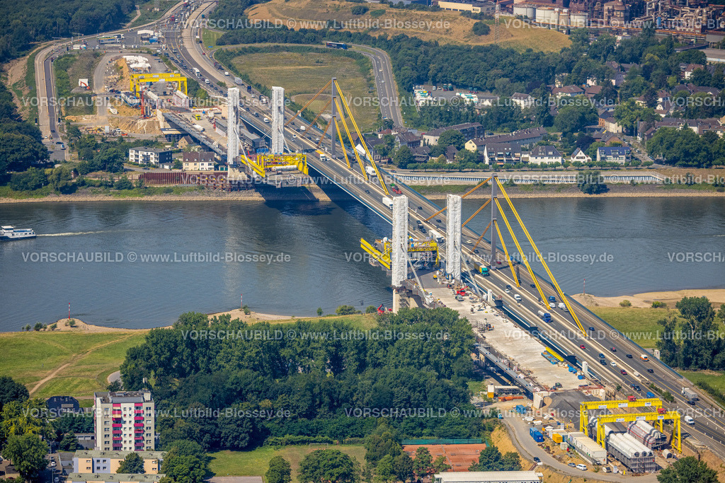Duisburg220701925 | Luftbild, Baustelle mit  Erweiterung der Autobahn A40 inklusive Ersatzneubau der Rheinbrücke Neuenkamp, Neuenkamp, Duisburg, Ruhrgebiet, Nordrhein-Westfalen, Deutschland