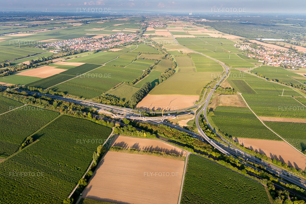 Luftbild: A65 Abfahrt Landau-Nord im Ortsteil Dammheim in Landau im Bundesland Rheinland-Pfalz in Deutschland. Foto: IMG_103214.jpg vom 03.09.2017 durch Werner Riehm/FLY-FOTO.de