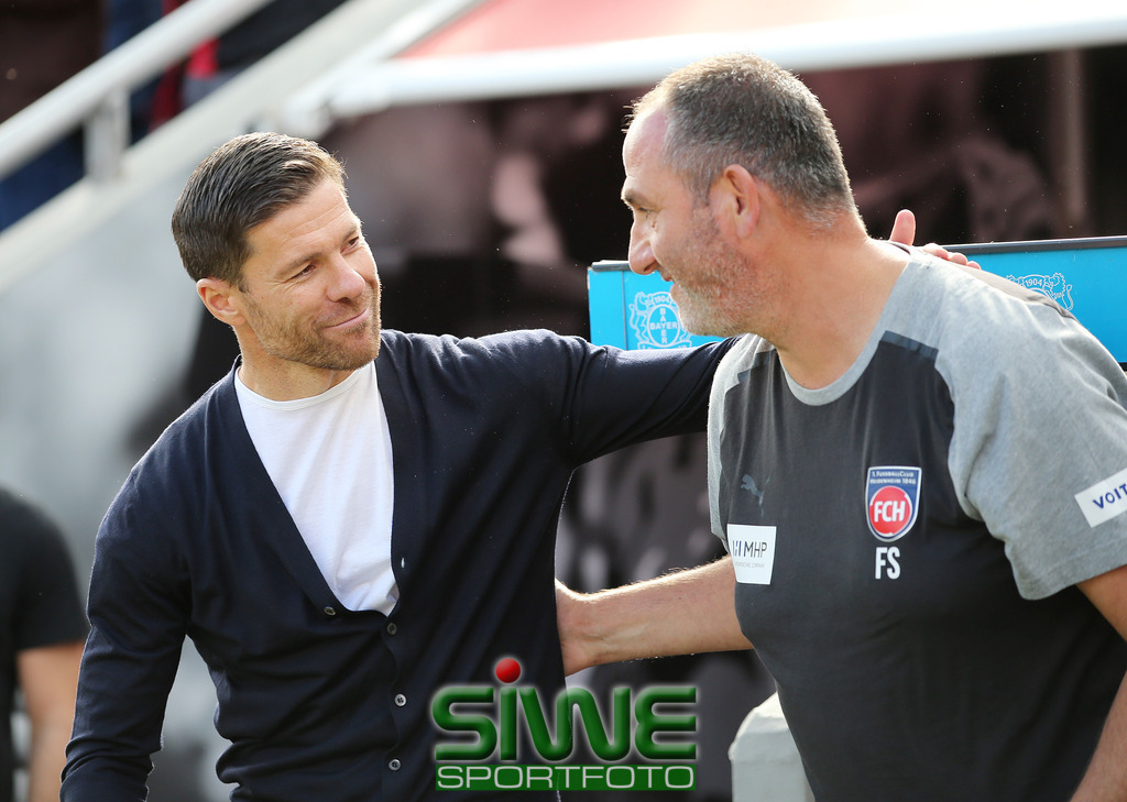 1.Fussball-Bundesliga  :    Bayer 04 Leverkusen--1.FC Heidenheim   5.Spltg. | 24.09.2023; Fussball; GER;  Saison 2023/2024 ; 1.Bundesliga;  5.Spieltag. : 
 Bayer 04 Leverkusen ---1.FC Heidenheim  :    Xabier Alonso (B04/Tr)  und Frank Schmidt (TR/HDH)  verstehen sich bestens.


DFL REGULATIONS PROHIBIT ANY USE OF PHOTOGRAPHS AS IMAGE SEQENCES AND/OR QUASI-VIDEO. - Realisiert mit Pictrs.com