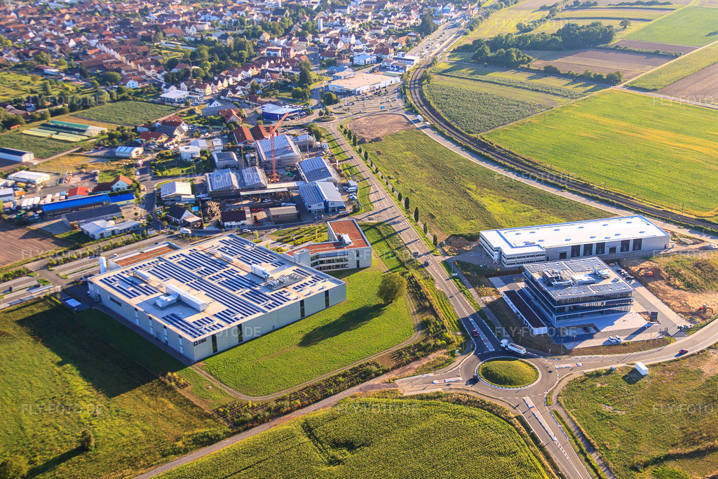 Luftbild: dBK David + Baader GmbH in Rülzheim im Bundesland Rheinland-Pfalz in Deutschland. – Foto: IMG_59625.jpg vom 04.09.2013 durch Werner Riehm/FLY-FOTO.de – Auflösung des Originals: 4752 x 3168 px – DBK Gruppe - Ihr Partner rund ums Heizen & Kühlen