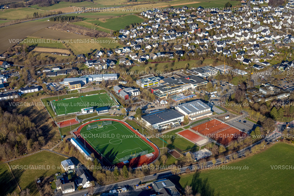 Brilon260104537 | Luftbild, Rembe SportPark Zur Jakobuslinde Brilon SV 1920 Brilon e.V., Baustelle am Gymnasium Petrinum Brilon und Heinrich-Lübke-Schule Teilstandort, Georg-Friedrich-Daumer-Schule HSK Förderschule, Roman-Herzog-Schule Sonderschule, rechts Berufskolleg für Wirtschaft und Verwaltung des Hochsauerlandkreises-Europaschule,  Wohngebiet Nordring, Brilon, Sauerland, Nordrhein-Westfalen, Deutschland