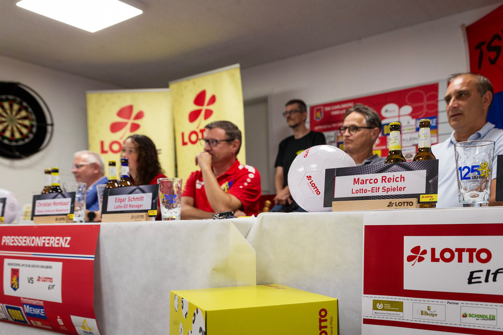 Pressekonferenz TSV Carlsberg, Lotto Elf | Carlsberg - 06.08.2025: Pressekonferenz TSV Carlsberg, Lotto Elf in Carlsberg (Kunstrasenplatz), Germany. Photo by: BobNL design &amp; photography - Realized with Pictrs.com