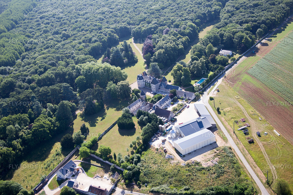 Vue aérienne: Vue de la ville à Landes-le-Gaulois dans le département Loir et Cher, France.Photo: IMG_082247.jpg prise le 20/06/2015 par Werner Riehm/FLY-FOTO.euRésolution de l'original: 5472 x 3648 px