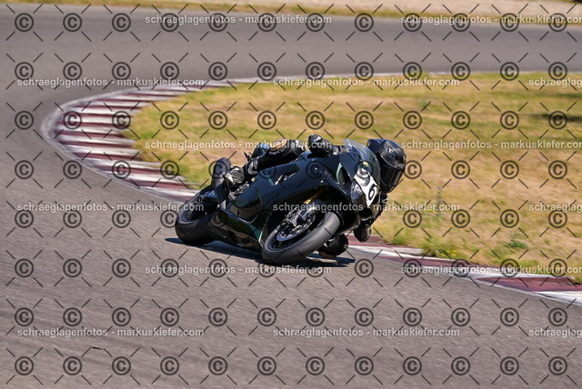 26bt05-1033 | markuskiefer.com - Realisiert mit Pictrs.com