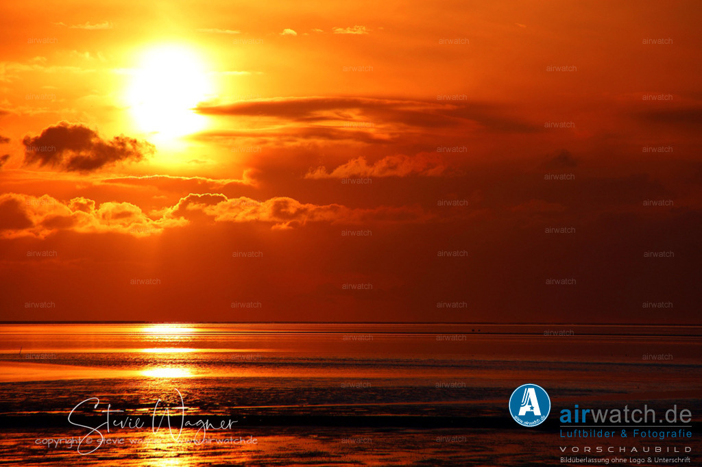 Nordsee, Nordfriesland, Beltringharderkoog, Luettmoorsee, Holmer Siel | Nordsee Sonnenuntergang Wattenmeer - Der Sonnenuntergang über dem Wattenmeer ist ein spektakulärer Anblick, der oft bei Ebbe bestaunt wird. Hier sind einige Orte, an denen Sie den Sonnenuntergang über dem Wattenmeer erleben können: Beltringharderkoog, Luettmoorsee, Holmer Siel