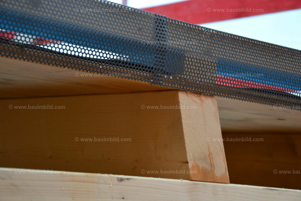 bib-lg11-spenglerarbeiten-0128 | Nach LV-Leistungsgruppen sortierte Detailfotos über den Bau eines Hauses. Alle Hausbau-Bilder direkt vom Urheber und Autor der Website Haus-Selber-Bauen.com