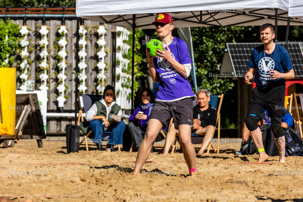 2025-200081358-Strandvölkerball-WM_1 |  23.08.2025; Berlin Foto: Gerold Rebsch - www.beachpics.de