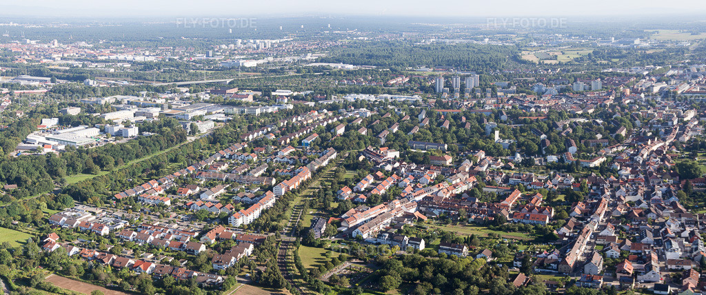 Luftbild: Durlach Aue im Ortsteil Durlach in Karlsruhe im Bundesland Baden-Württemberg in Deutschland. Foto: IMG_093009-Pano.jpg vom 13.08.2016 durch Werner Riehm/FLY-FOTO.deAuflösung des Originals: 7935 x 3316 px