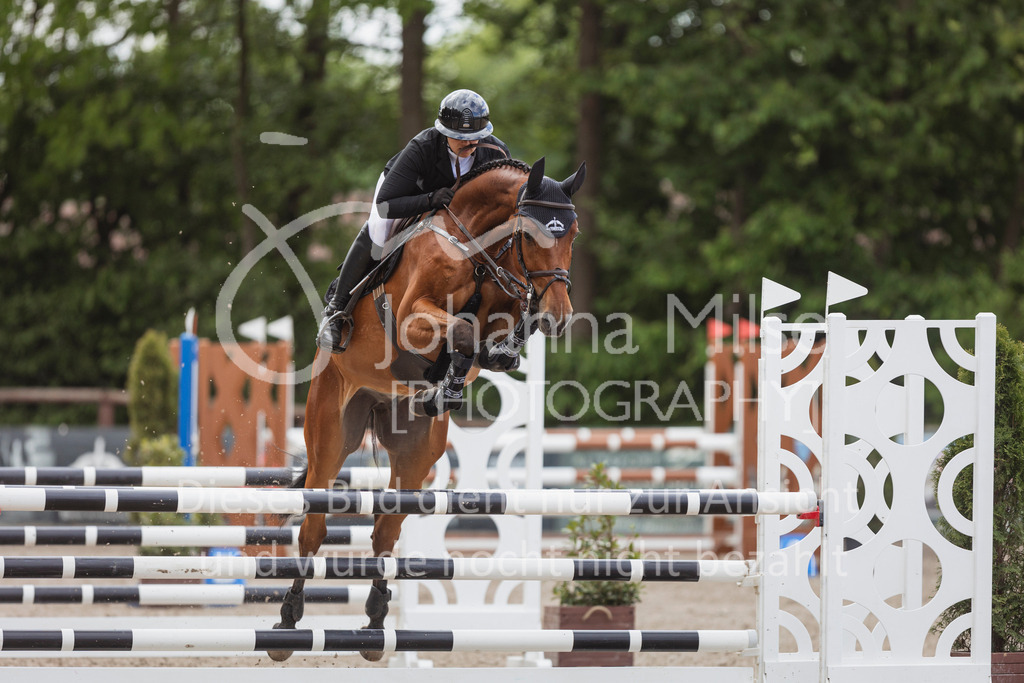 250506_Mühlen_SprPf-L1-338 | Deine schönsten Turniermomente als professionelle Fotos! Entdecke hochwertige Pferdesport-Fotografie im Online-Shop. Jetzt Fotos finden & bestellen!