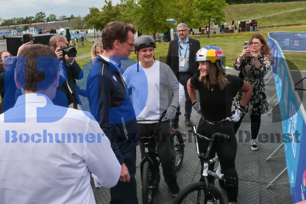 SES_TTG3X320250717-159 | bond - Realisiert mit Pictrs.com