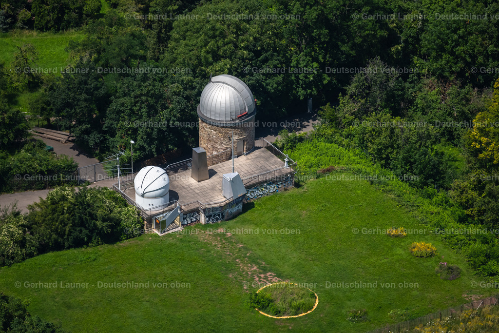 4046493 | STUTTGART 19.07.2021 Observatorium und Planetariums- Kuppelbau- Gebäudekomplex " Sternwarte Uhlandshöhe " an der Straße Zur Uhlandshöhe im Ortsteil Uhlandshöhe in Stuttgart im Bundesland Baden-Württemberg, Deutschland. // Observatory and planetarium - domed building complex " Sternwarte Uhlandshoehe " on street Zur Uhlandshoehe in the district Uhlandshoehe in Stuttgart in the state Baden-Wuerttemberg, Germany. Foto: Gerhard Launer