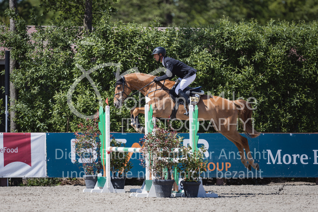 230516_Mühlen_03SprPf-A-335 | Deine schönsten Turniermomente als professionelle Fotos! Entdecke hochwertige Pferdesport-Fotografie im Online-Shop. Jetzt Fotos finden & bestellen!