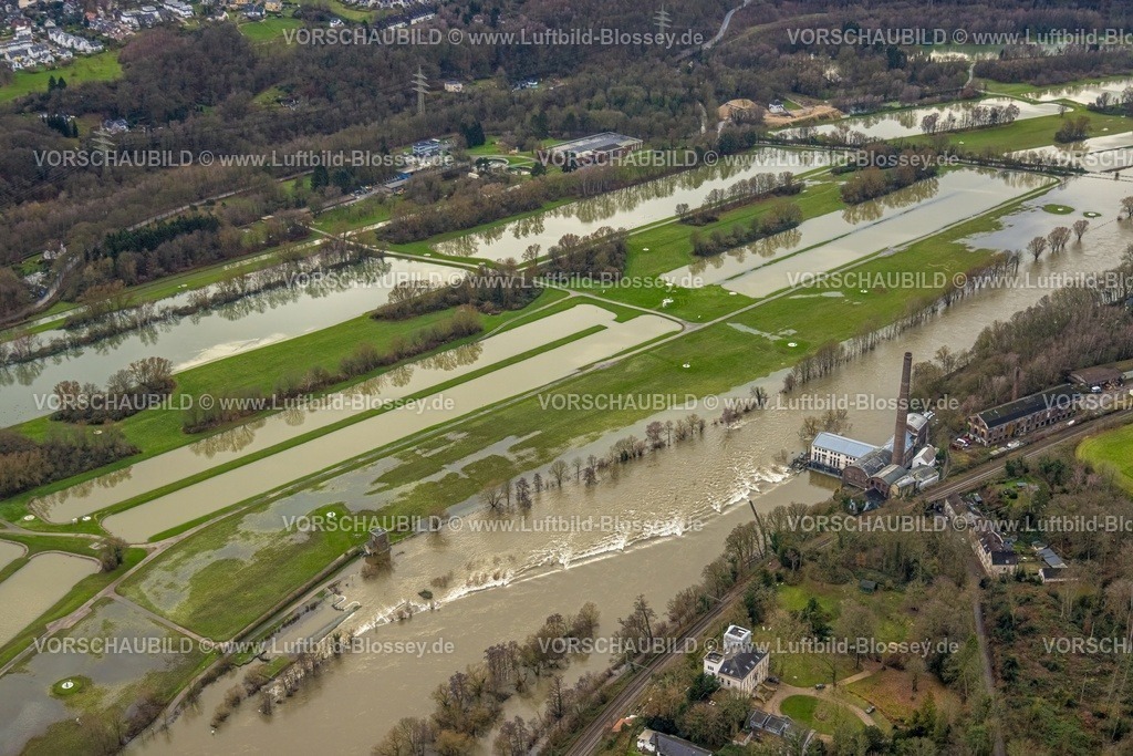 Essen231202538Ruhr-topaz | Luftbild, Ruhrhochwasser, Weihnachtshochwasser 2023, Fluss Ruhr tritt nach starken Regenfällen über die Ufer, Überschwemmungsgebiet Wassergewinnungsgebiet am Wasserkraftwerk Horster Mühle, Horst, Essen, Ruhrgebiet, Nordrhein-Westfalen, Deutschland