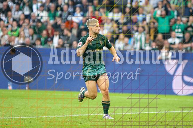 Borussia Mönchengladbach vs SV Werder Bremen - Bundesliga  | Mönchengladbach, Deutschland, 14.09.25:   Romano Schmid (SV Werder Bremen) Torjubel, jubelt nach seinem Treffer zum 0:3 waehrend des Spiels der Bundesliga zwischen Borussia Mönchengladbach vs SV Werder Bremen im Stadion im Borussia Park(Foto von Brauer-Fotoagentur / Adrian Schlueter)