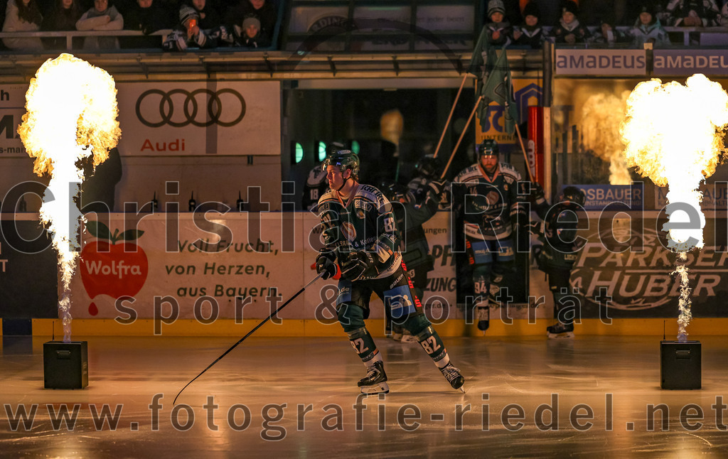 2026-01-23_005_TSV_Erding_gegen_SC_Riessersee | Erding, Deutschland, 23.01.2026:Eishockey, Oberliga Süd 2025 / 2026, 40. Spieltag, TSV Erding gegen SC Riessersee, Endergebnis: 6:5 n.V.Moritz Köttstorfer (Erding Gladiators, #82)Foto: Christian Riedel / fotografie-riedel.net