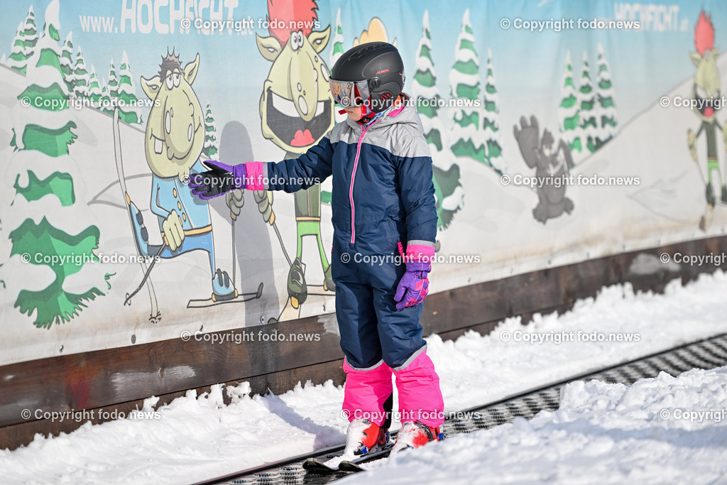 Hochficht_ Skigebiet_ Boehmerwald_ 04.02.2023-52 | 04.02.2023, Hochficht, AUT, Skigebiet Hochficht, Boehmerwald, im Bild Kinder bei Skifahren, Piste, Ski, Schnee, Skischule, am Mattenlift