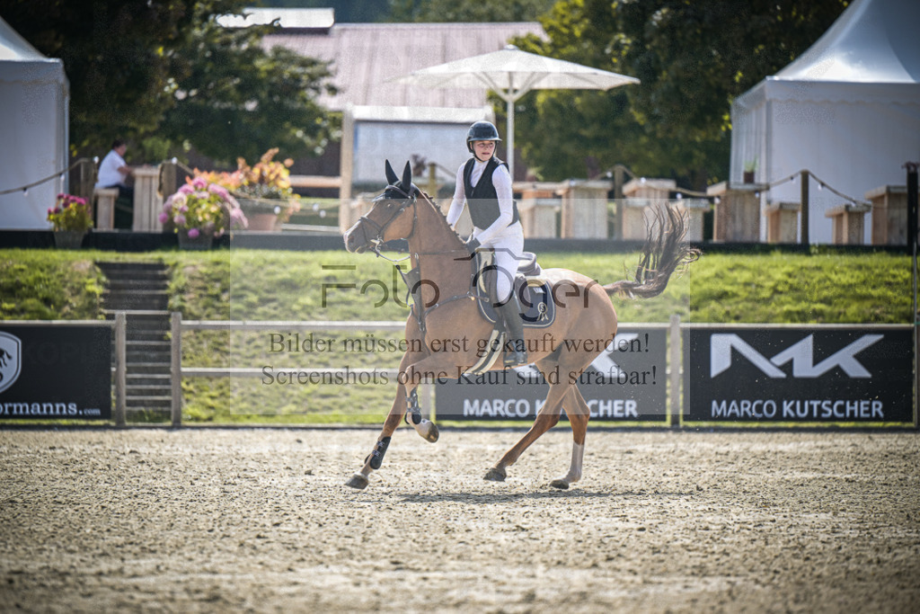 DOS_8391 | Entdecke hochwertige Reitturnierfotos von Foto Oger. Professionell, emotional und authentisch – jetzt Lieblingsmomente im Shop bestellen.Deutschlandweite Turnierfotografie. - Realisiert mit Pictrs.com