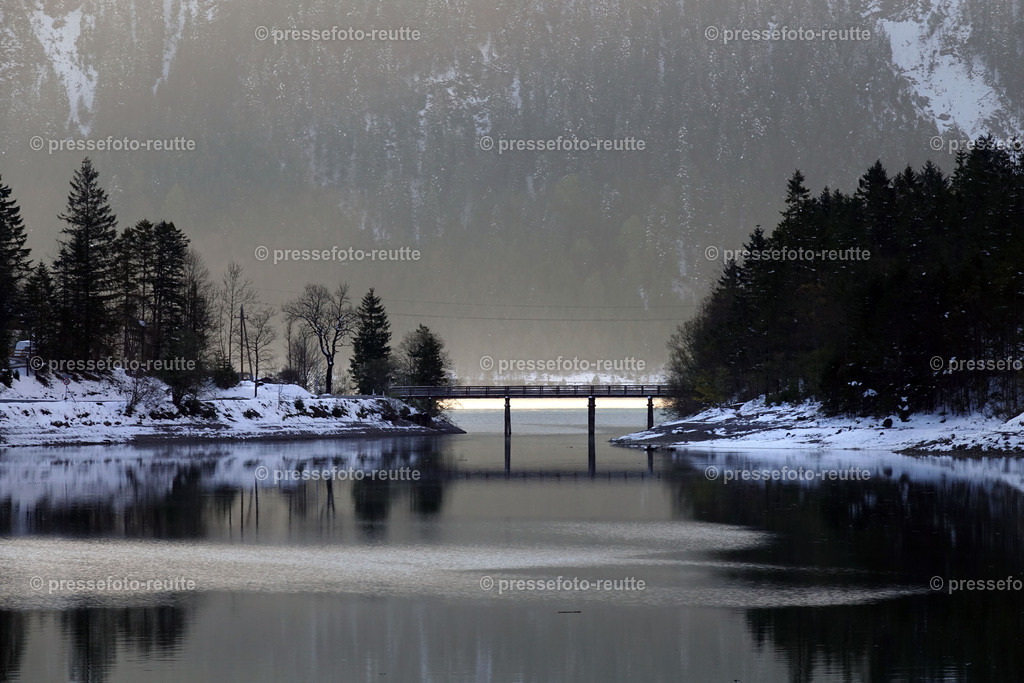 welltvi-Plansee-Morgens-07052019-DSD00671 | Info aus dem Bezirk Reutte/Ausserfern Tirol sowie eine umfangreiche Bilddatenbank über die gesamte Region: Lechtal, Talkessel Reutte, Tannheimertal, Zwischentoren. Lech, Plansee, Zugspitze, Grenztunnel, B179, Fernpassstraße, Verkehr, Lawinen, Tradition, - Realisiert mit Pictrs.com