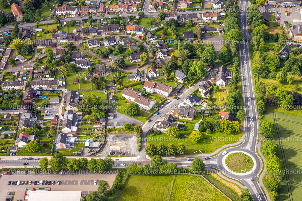 Boenen220601993 | Luftbild, Neubau Kreisverkehr Bahnhofstraße Ecke Hammer Straße, Baustelle an der Bahnhofstraße Ecke Am Piplingsgraben, Altenbögge, Bönen, Ruhrgebiet, Nordrhein-Westfalen, Deutschland