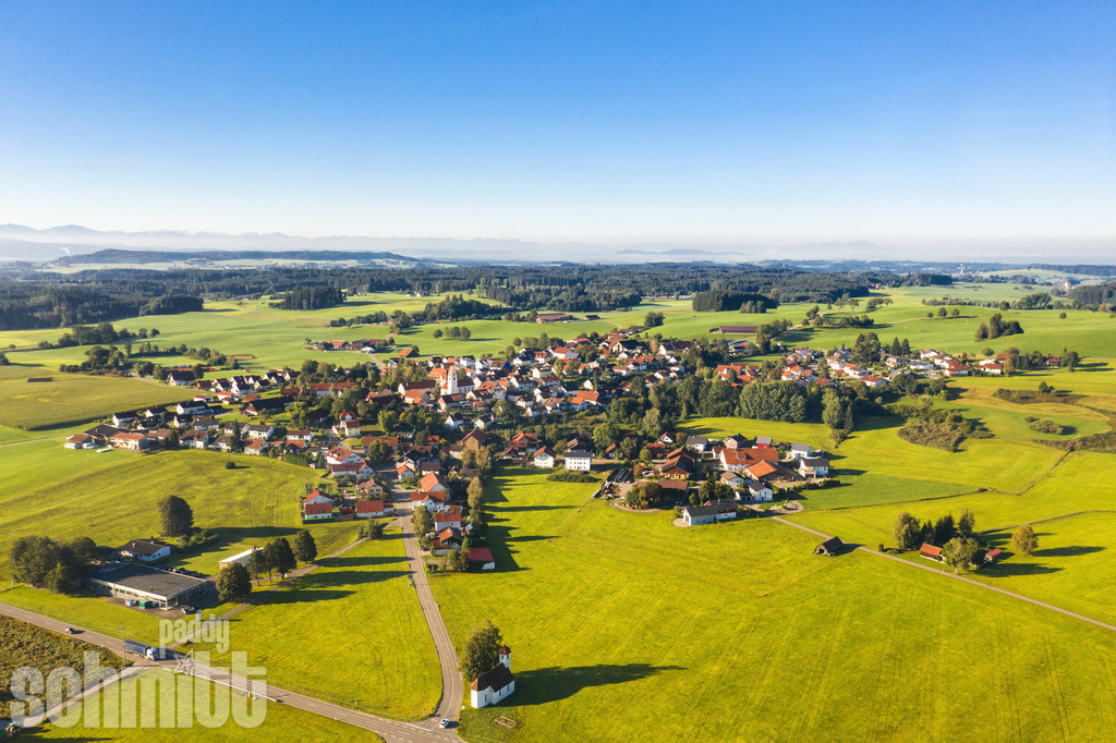 PS-Herlazhofen-2026-01 | Entdecke die größte Bildgalerie der Region mit Fotografien aus dem Allgäu, der Bodenseeregion, Oberschwaben, dem Donautal und der Schwäbischen Alb. Landschaften, Luftaufnahmen und Reisefotografie als Wandbild und Fotokunst. - Realisiert mit Pictrs.com