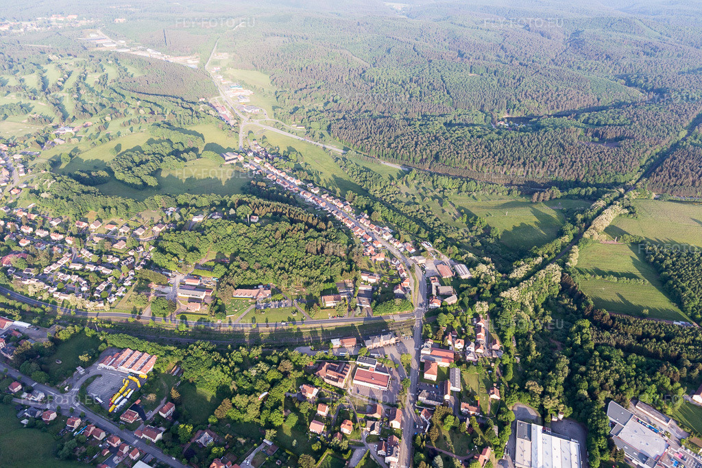 Vue aérienne: Vue de la ville à Bitche dans le département Moselle, France. Photo: IMG_107245.jpg prise le 18/05/2018 par Werner Riehm/FLY-FOTO.euRésolution de l'original: 5472 x 3648 px