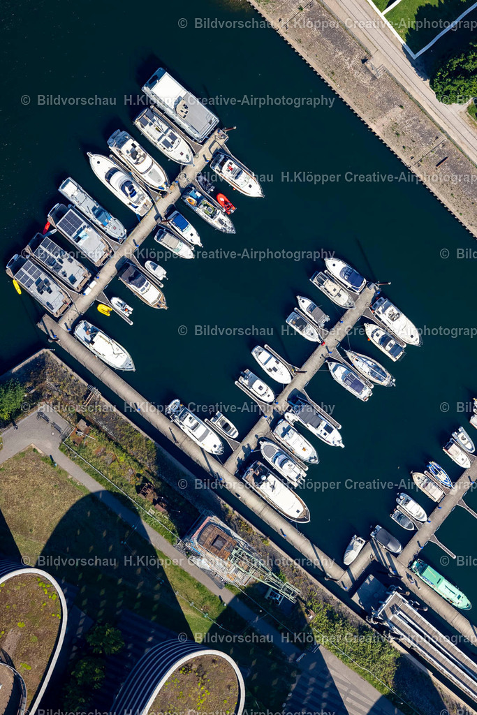 Luftbild Duisburg-4482 | Luftbildfotografie Duisburg Hafen Senkrechtluftbild Sportboot- Anlegestellen und Bootsliegeplätzen am Uferbereich in Duisburg im Bundesland Nordrhein-Westfalen - Realisiert mit Pictrs.com
