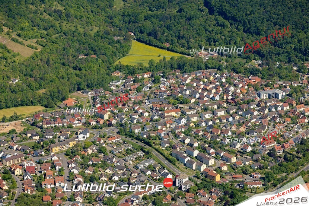 Luftaufnahme der Stadt Zeil am Main - Die Luftaufnahme wurde 2025 vom UL-Flugzeug heraus erstellt ( keine Drohne ) - Hochauflösende Luftaufnahme - für professionelle Ausdrucke geeignet. Die Geschenkidee !Mit Lizenz und Bildrechte bestellbar